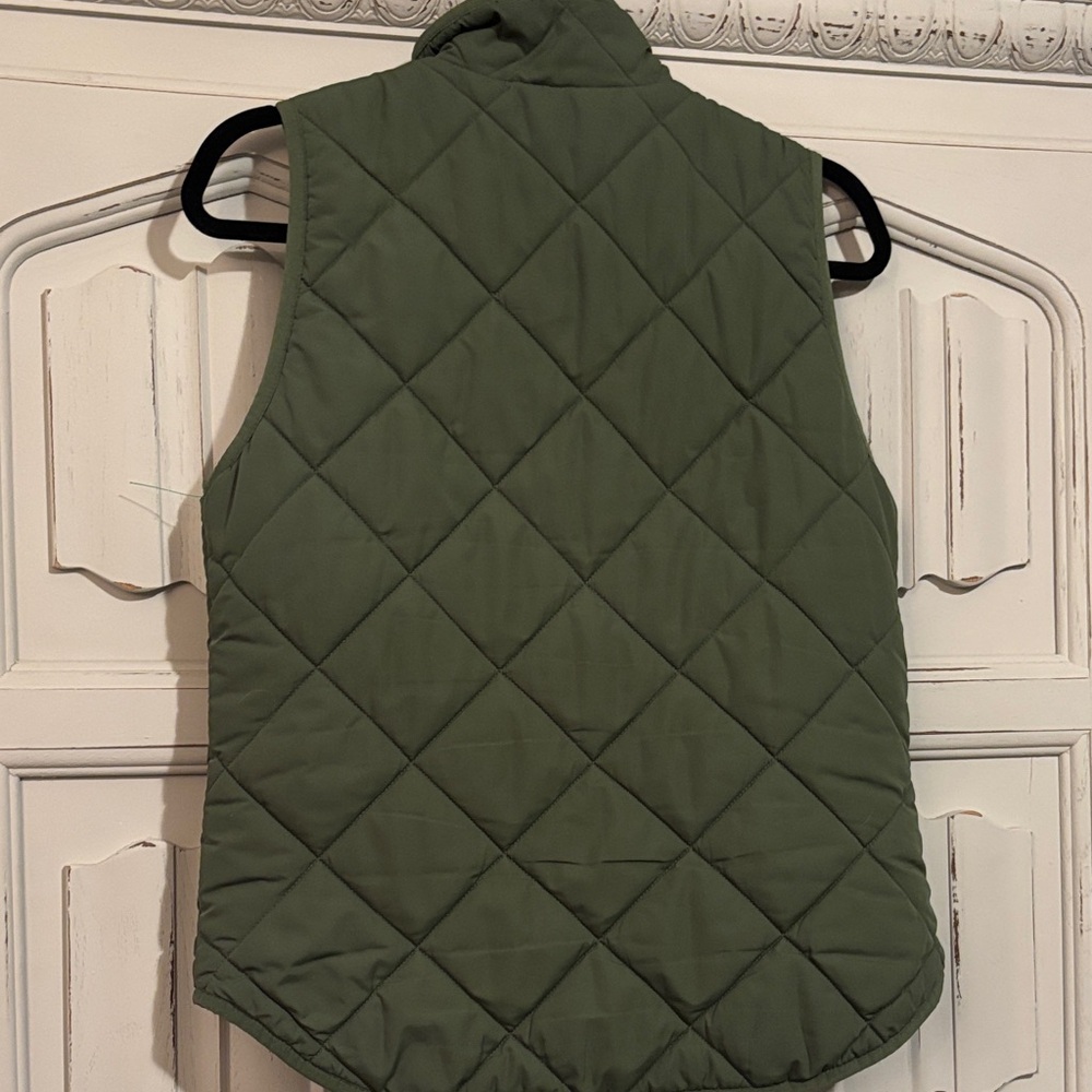 J Crew  Forest Green Quilted Women’s Vest - Picture 4 of 4